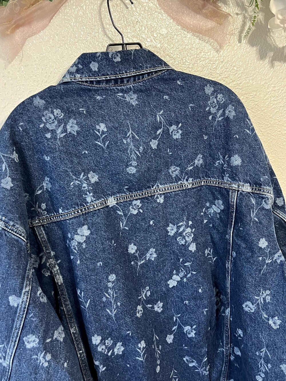 LAST PRICE DROP NEW Old Navy Floral Oversized Denim Jacket $15 IS FIRM & FINAL - Picture 9 of 10
